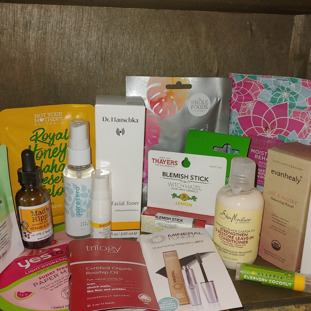 BRAND NEW BEAUTY KIT - total 17 plus 2